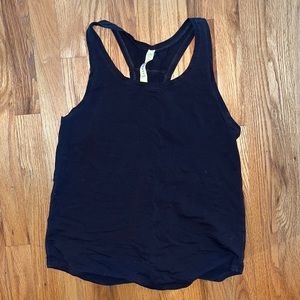 Black lululemon tank top soft and flows